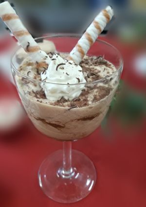 Una foto de Mousse de dulce de leche y café😍