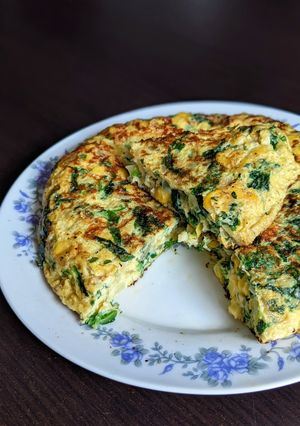 Una foto de Tortilla de espinaca y choclo 🥬🌽