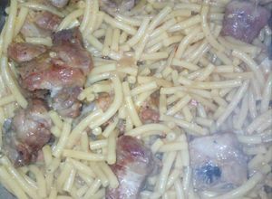 Una foto de Fideos con costilla