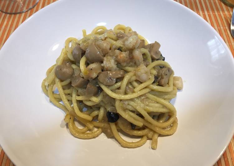 Pasta fresca con anchoas y gambas