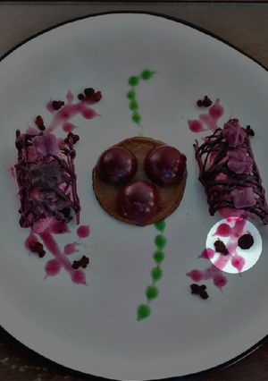 Una foto de Caviar falso de vino tinto