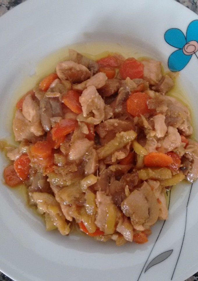 Una foto de Pollo con verduras