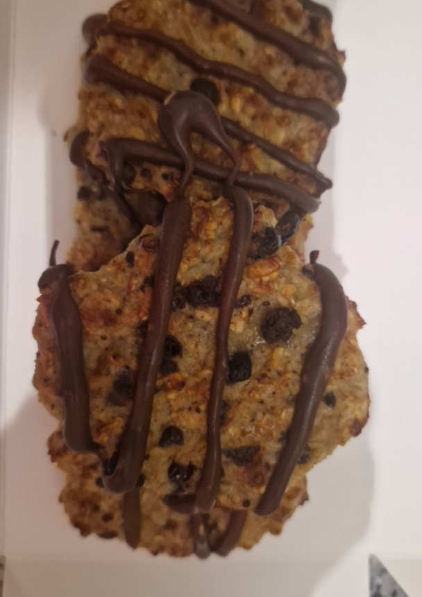 Una foto de Galletas de avena, plátano y chocolate