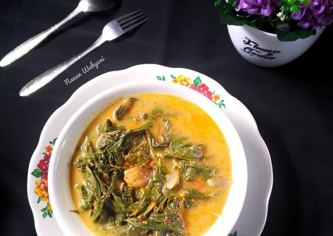 Bagaimana Membuat Gulai daun singkong, Bisa Manjain Lidah