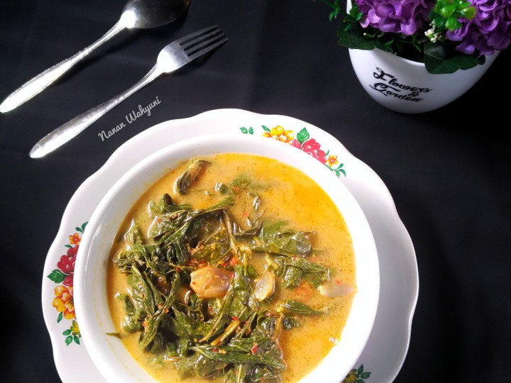 Bagaimana Membuat Gulai daun singkong, Bisa Manjain Lidah