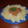 Spaghetti tipo Farfalle con salsa de tomates casera y atún