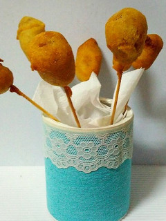 Una foto de Corndogs veganos
