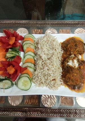 A picture of Lauki kofta curry with brown rice.