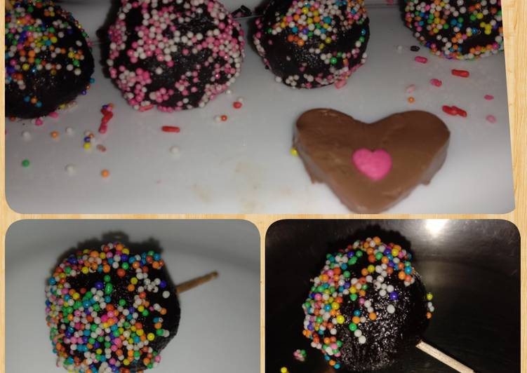 Simple Way to Prepare Quick Chocolate coated oats and dates laddu
