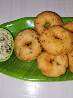 मेंदू वड़ा (medu vada recipe in Hindi) रेसिपी मुख्य फोटो