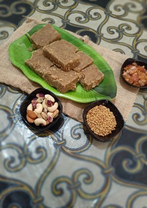 કાટલું પાક (Katlu Paak Recipe In Gujarati) રેસીપી મુખ્ય ફોટો