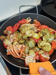 Una foto de Bogavante con patatas