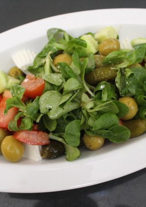 Foto principal de Ensalada de canónigos y queso fresco