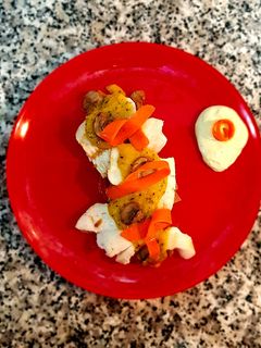Una foto de Merluza con champiñones y salsa de cebolla con trufa