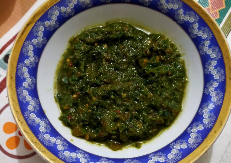 Ğreens & Ťomato Ćhutney