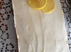 Une photo de Gâteau au citron et glaçage mascarpone
