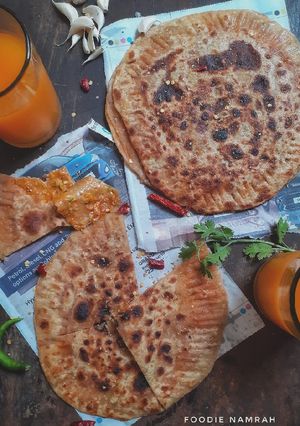 A picture of Pizza paratha.