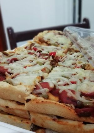 صورة لوصفة بيتزا بعجينة العشر دقائق 🍕🍕