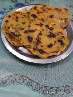 A picture of Mekki ki roti.