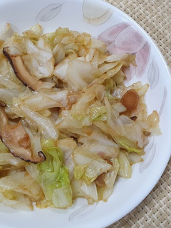 「香菇炒高麗菜」高纖炒時蔬 的食譜成品照片