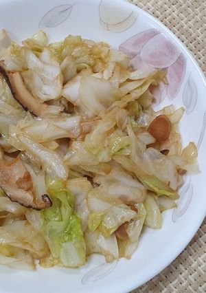 「香菇炒高麗菜」高纖炒時蔬 的食譜成品照片