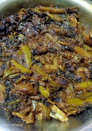 মাছের মাথা দিয়ে পুঁই শাক (macher matha diye pui saag recipe in Bengali) রেসিপির প্রধান ছবি