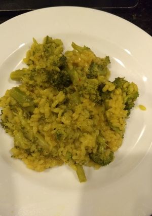 Una foto de Arroz yamaní con brócoli