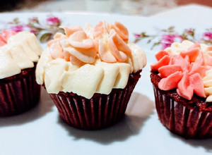 Una foto de Cupcakes Red Velvet con remolacha y Philadelphia's Buttercream