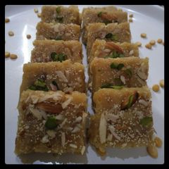 A picture of Mohanthal or Besan Burfi.