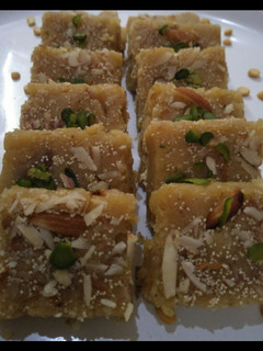 A picture of Mohanthal or Besan Burfi.