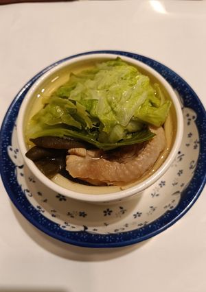 剝皮辣椒雞湯加高麗菜 的食譜成品照片