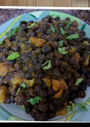 A picture of Indian kali chana chaat.