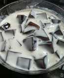 Sữa chua sương sáo đen