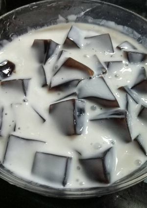 A picture of Black Grass Jelly Yogurt.