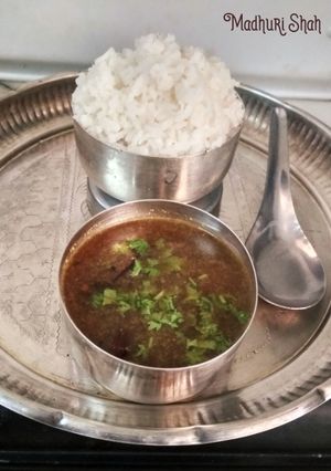 पौष्टिक पेज सार व भात (Paushtik Saar Recipe In Marathi) रेसिपी चे मुख्य फोटो 