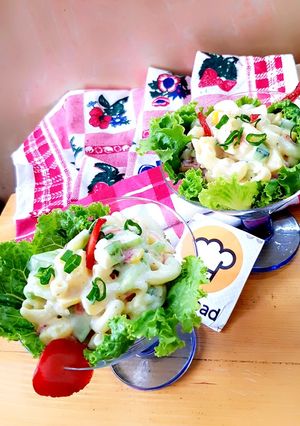 A picture of Creamy pasta ceasor salad.