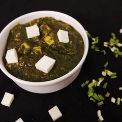 A picture of Palak paneer.