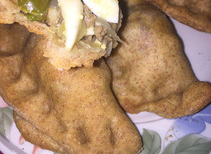 Una foto de Empanadas Caseras y al Horno: Masa Integral - Relleno de Carne, Morrón Verde, Cebolla y Huevo
