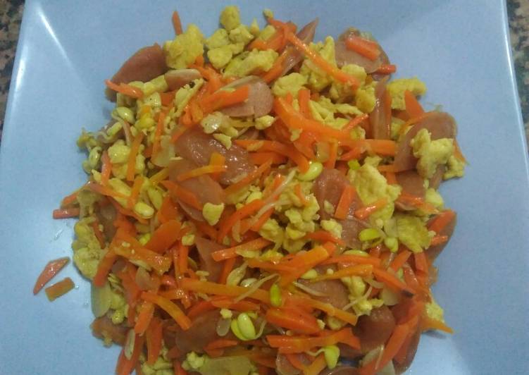 Langkah Mudah untuk Membuat Orak arik telor sosis wortel yang Enak Banget