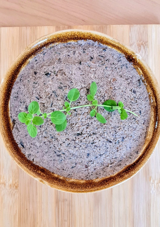 Una foto de Untable de setas Portobello y nueces 🌱 Pâté vegetariano con opción vegana 🌱