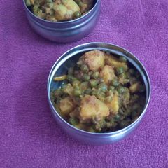 A picture of Aloo matar (potato peas).