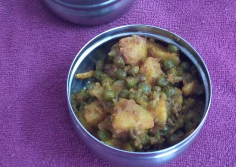 Aloo matar (potato peas)