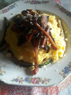 Una foto de Polenta! Con vegetales y salsa de soja!