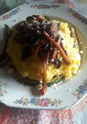 Una foto de Polenta! Con vegetales y salsa de soja!