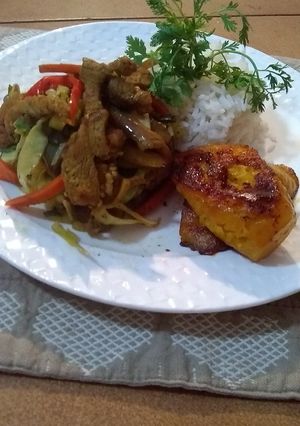 Una foto de Desde el Fogón de la Abuela. Lomo de cerdo con vegetales