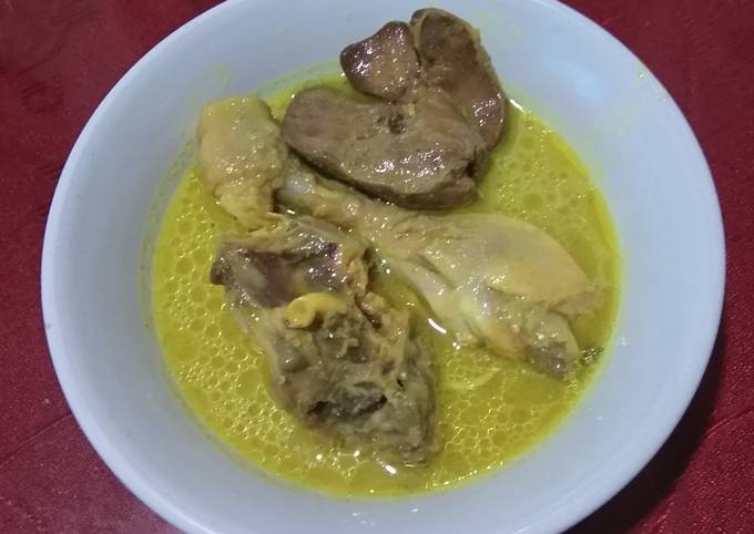 Opor Ayam bumbu kuning