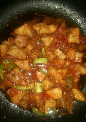 A picture of Chicken pan tikka cubes.
