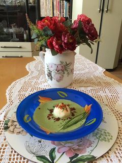 Medvehagyma krémleves, túrógombóccal recept fotója