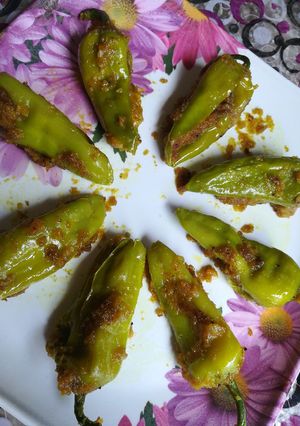 ભરેલા મરચા(bhrela marcha recipe in Gujarati) રેસીપી મુખ્ય ફોટો