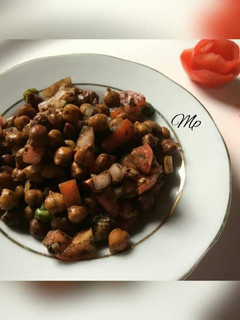 काले चने की चटपटी चाट (Kale chane ki chatpati chaat recipe in hindi) रेसिपी मुख्य फोटो